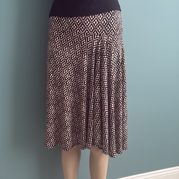 SASSY COMFY MAX STUDIO SKIRT - Picture 2 of 10
